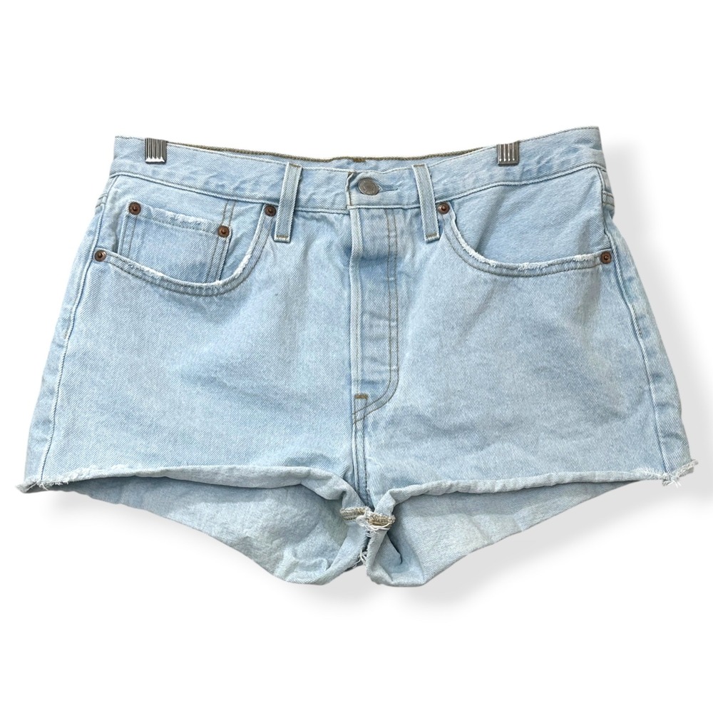 Levi's Women 501 Original Cutoff Denim Shorts Light Wash Blue W30 Summer Boho - Picture 2 of 9